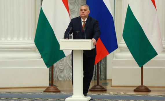 Оппозиция в парламенте Венгрии включала гимн Советского Союза